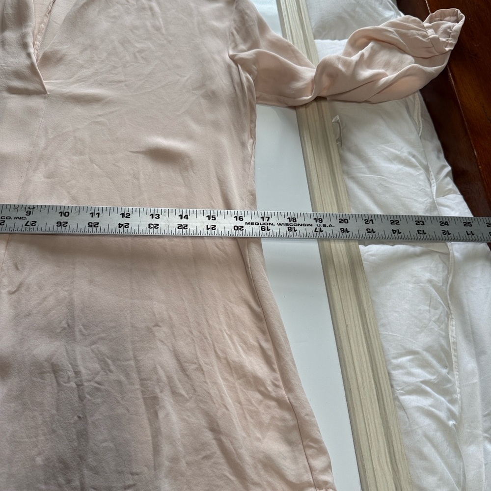 Theory Helona Double GGT 100% Silk V-Neck Blouse in Nude - Size Medium - Picture 7 of 10
